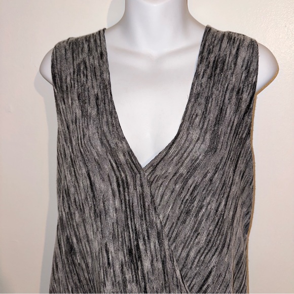 BCBGMaxAzria sleeveless faux Wrap around top, size medium, gray/black - Picture 11 of 16